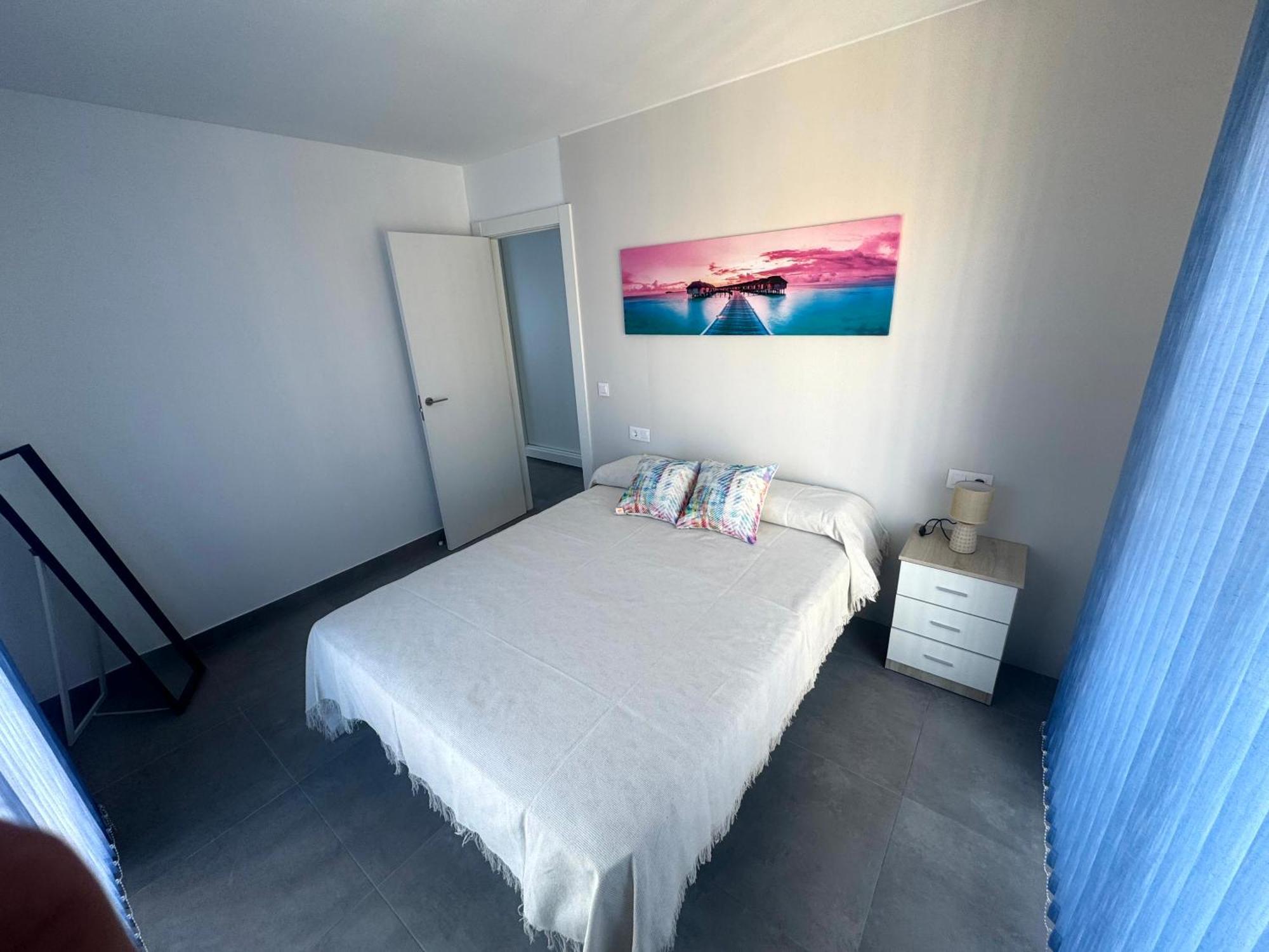 Precioso, Luminoso Y Maravilloso Con Piscina Junto Al Mar Y La Playa En *