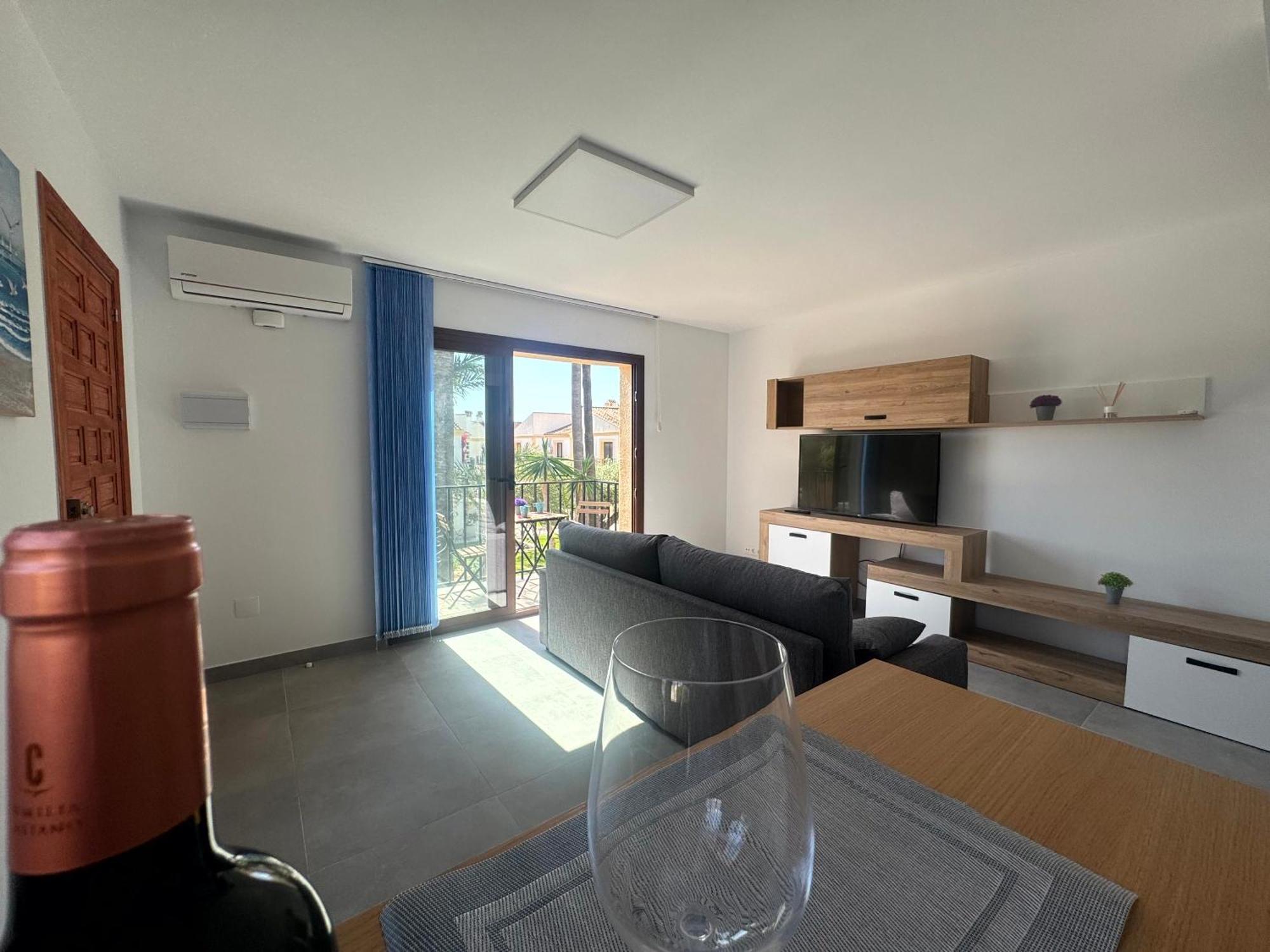 Precioso, Luminoso Y Maravilloso Con Piscina Junto Al Mar Y La Playa En Apartament