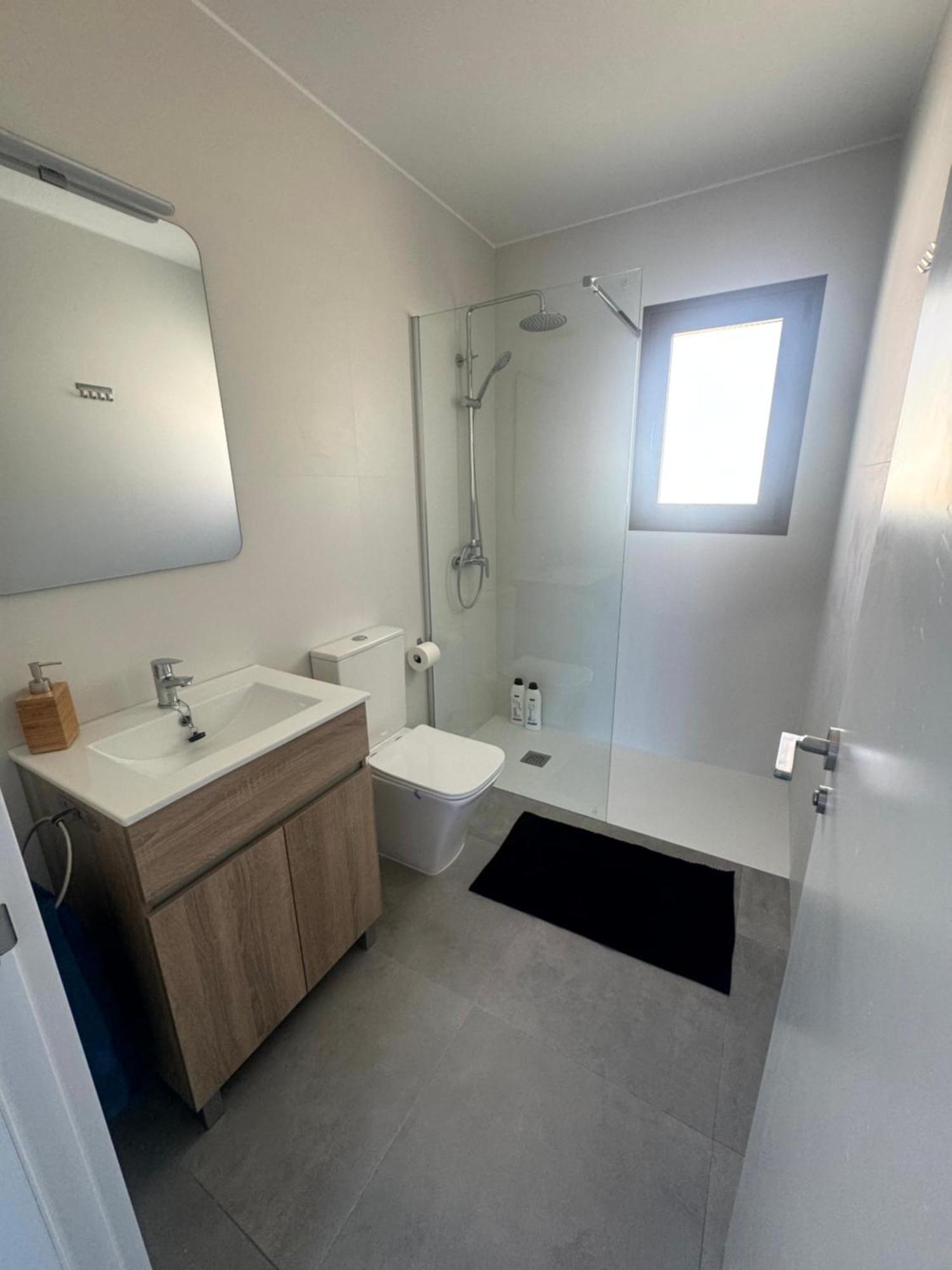 Precioso, Luminoso Y Maravilloso Con Piscina Junto Al Mar Y La Playa En Apartament *
