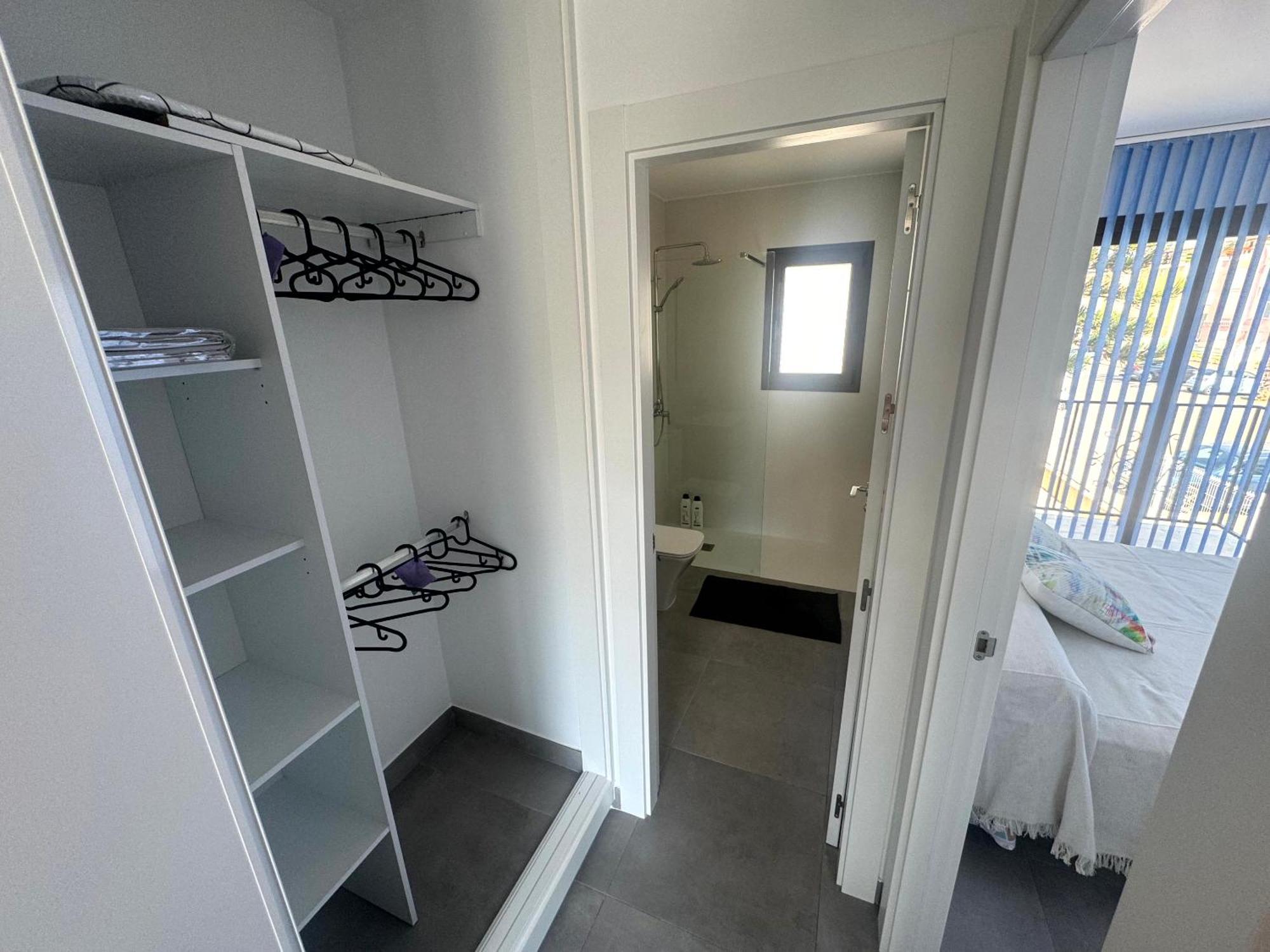 Precioso, Luminoso Y Maravilloso Con Piscina Junto Al Mar Y La Playa En Apartament
