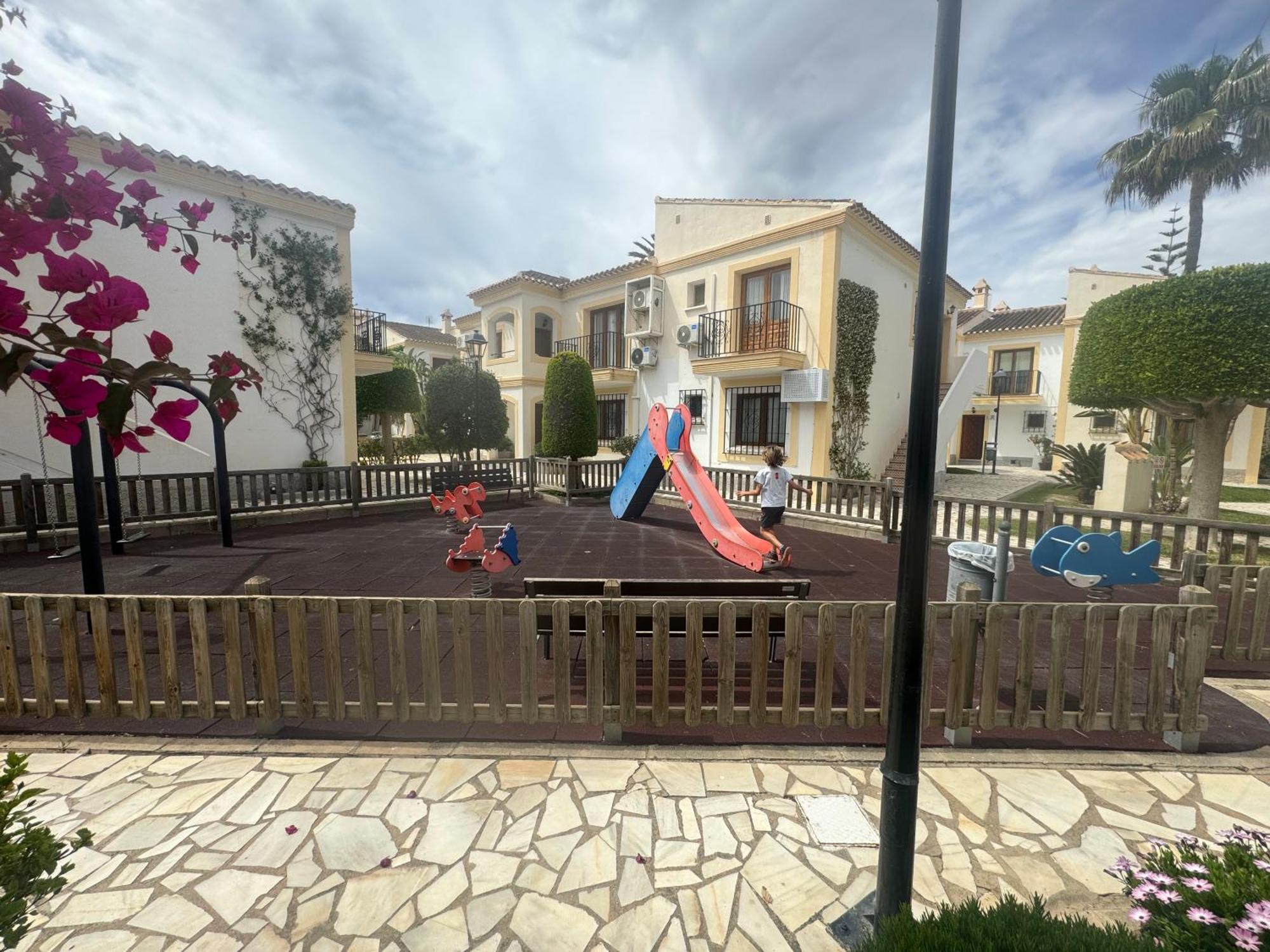Precioso, Luminoso Y Maravilloso Con Piscina Junto Al Mar Y La Playa En Apartament